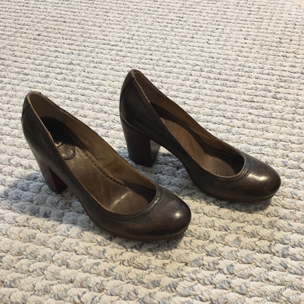 Frye Carson Pumps